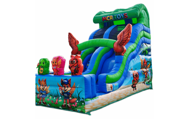 Cum își poate consuma energia un copil pe un tobogan gonflabil?